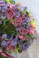 Violet&Rose, kwiatowy wianek na drzwi z różami