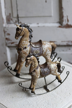 Childhood Dreams, figurka świąteczna, koń na biegunach C, wym.17x18x4.5cm 