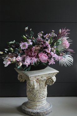 Pink Beauty Laos, kompozycja kwiatowa w naczyniu, wym.45x84cm