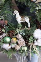 atrakcyjny wianek świąteczny z konikiem, Moderni, śr.55cm