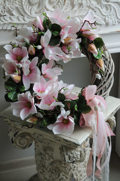 Magnolia Romance, wianek z kwiatów magnolii