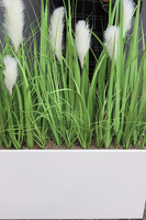 Mojo 2, kompozycja ze sztucznej trawy w donicy klienta, wys.113cm