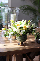 kompozycja kwiatowa z tulipanów, róż i szafirków Spring is Coming