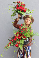 Czerwień Deluxe, kompozycja nagrobna w misie