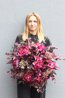 Amarantis Bordo, kompozycja nagrobna w naczyniu, wym.45x70cm