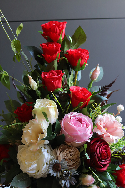 Harisa Felinata, bukiet nagrobny we wkładzie do wazonu