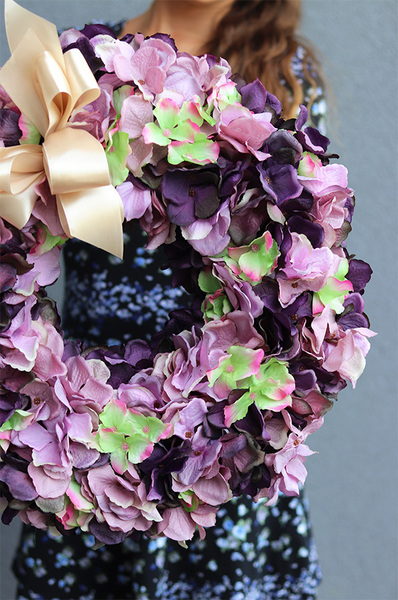 Beddana, fioletowy wianek z hortensjami