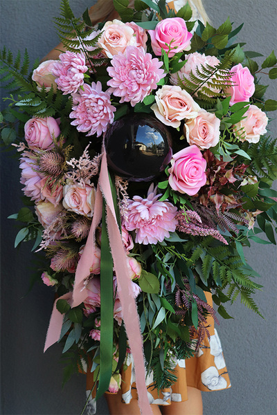 Czarna Perła Pink, wiązanka nagrobna z kulą, dł.80cm