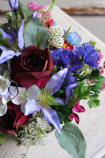 Pantone Small, kompozycja kwiatowa w naczyniu