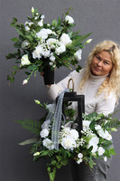 Angelo Garden White Wood, kompozycja nagrobna z aniołem i lampionem