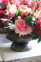 Asterna, kompozycja kwiatowa w pucharze