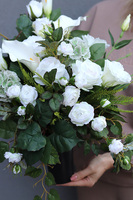 Światłość, nowoczesny bukiet nagrobny we wkładzie