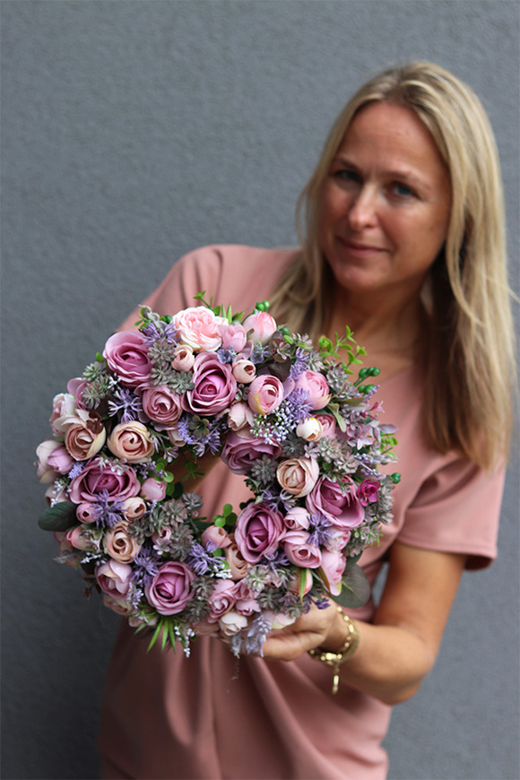 Lerra, wianek kwiatowy na drzwi