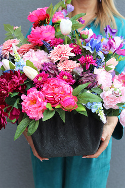  Beneta Volcan, kompozycja nagrobna w misie, wys.