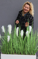 Mojo 2, kompozycja ze sztucznej trawy w donicy klienta, wys.113cm