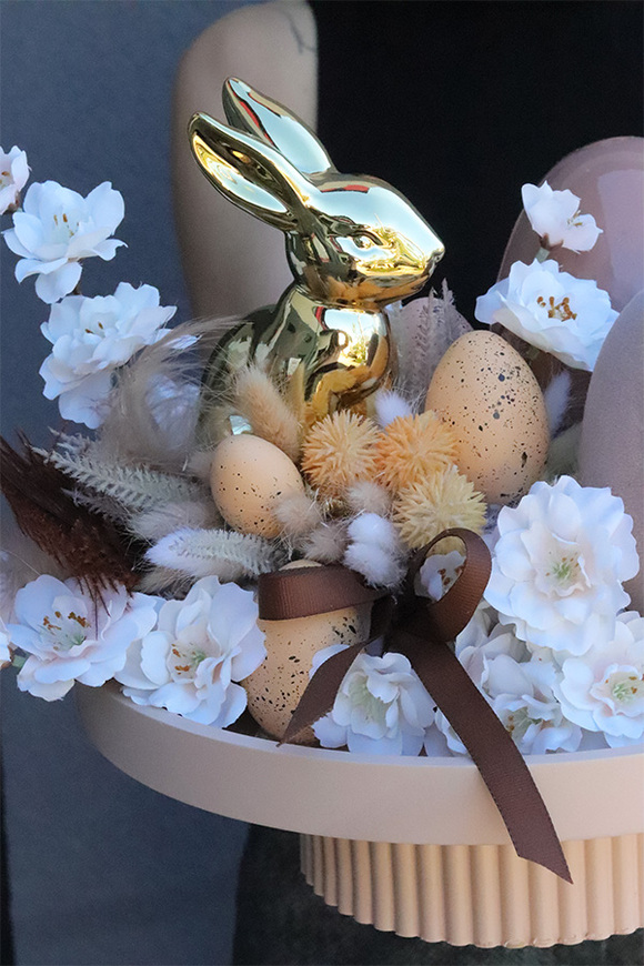 Modern Easteria, stroik wielkanocny na paterze