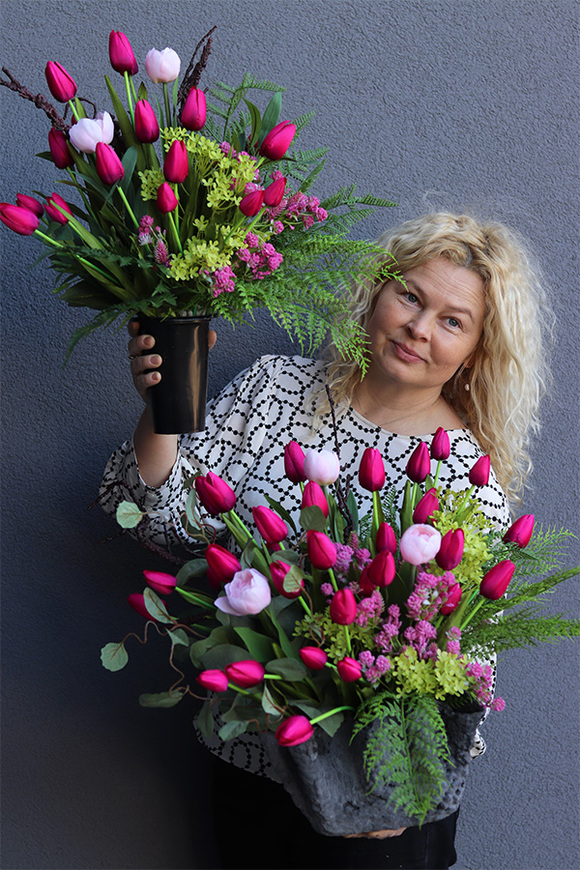 Tulippe Amarant, bukiet nagrobny we wkładzie do wazonu