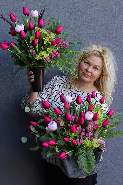 Tulippe Amarant, bukiet nagrobny we wkładzie do wazonu