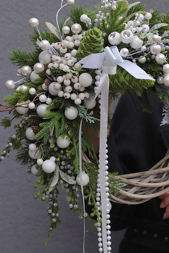 La Pearl, asymetryczny wianek zimowy