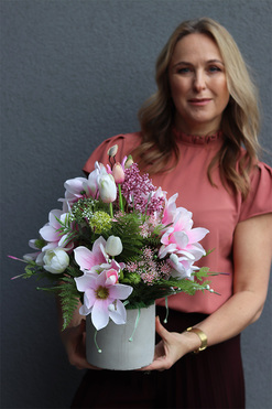 Magnolia Concrete, kompozycja kwiatowa, wys.43cm