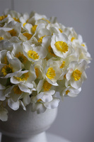 Narcisius, bukiet kwiatów w wazonie