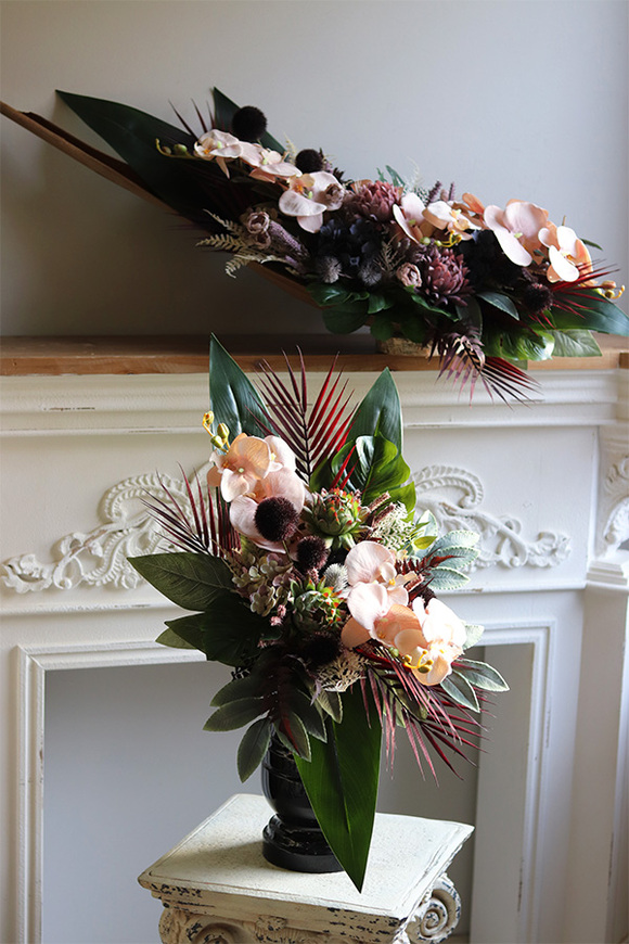 Mortario Orchids Vinn, nowoczesny bukiet nagrobny w wazonie