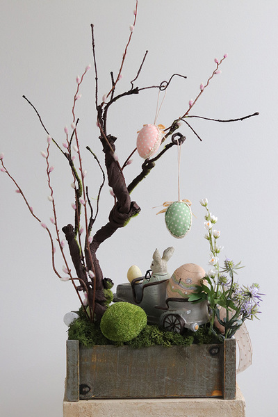 Modernita, nowoczesny stroik wielkanocny w skrzyneczce, wym.60x45x20cm