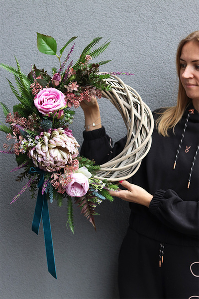 Chryzantema, egzotyczny wianek na drzwi