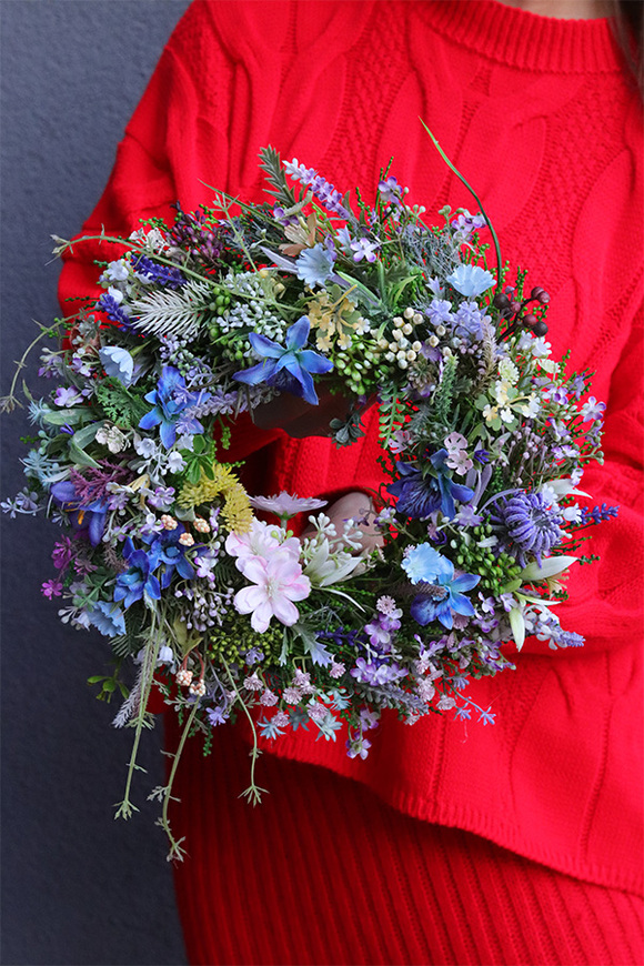 Łąka i Niebieskie Obłoki, kwiatowy wianek na drzwi