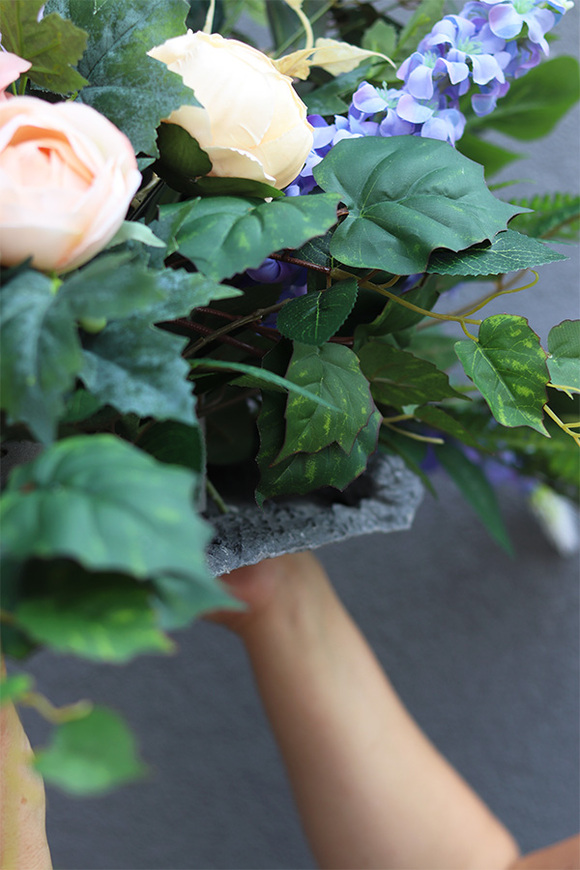 Estella, dekoracja nagrobna obciążona betonową płytką, wym.100cm