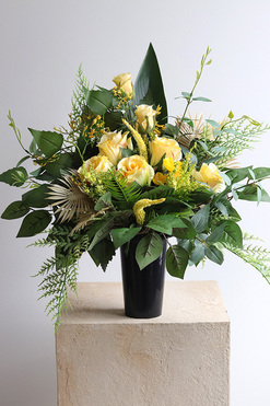 Retrona Yellow, żółty bukiet nagrobny we wkładzie, wys.48cm