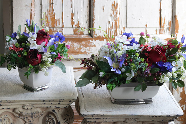 Pantone Small, kompozycja kwiatowa w naczyniu