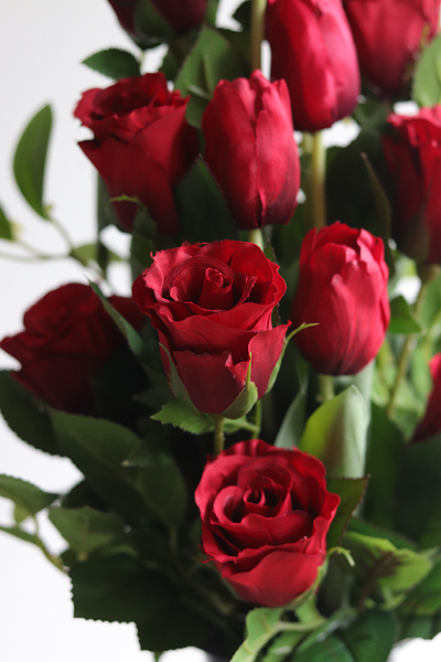 Lovely Red, bukiet nagrobny z różami