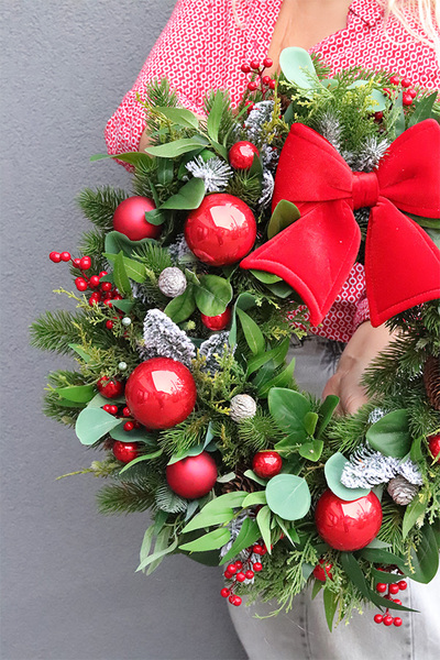 Apart Christmas Exclusive 3, świąteczny wianek z kokardą