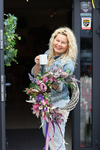 Gospodyni, jesienny fioletowy wianek