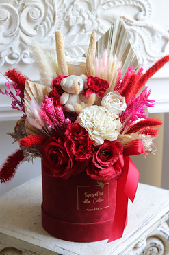 Miłosny Miś, flowerbox kwiatowy na walentynki, wys.40cm