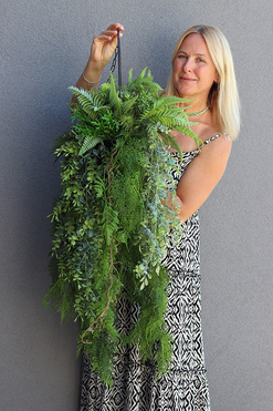 Green Office Black, kompozycja sukulenty w wiszącej donicy, wys.130/80cm