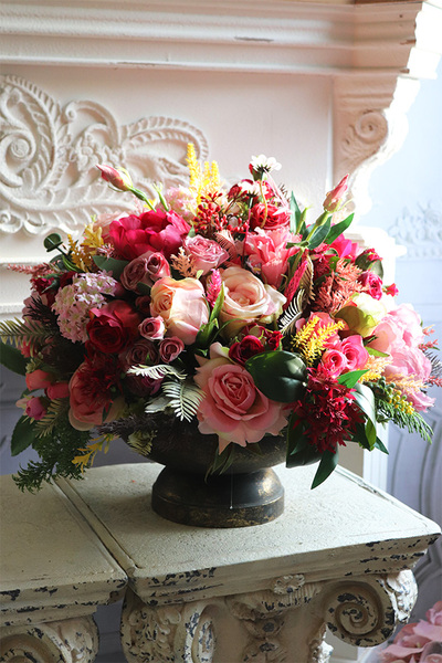 Asterna, kompozycja kwiatowa w pucharze