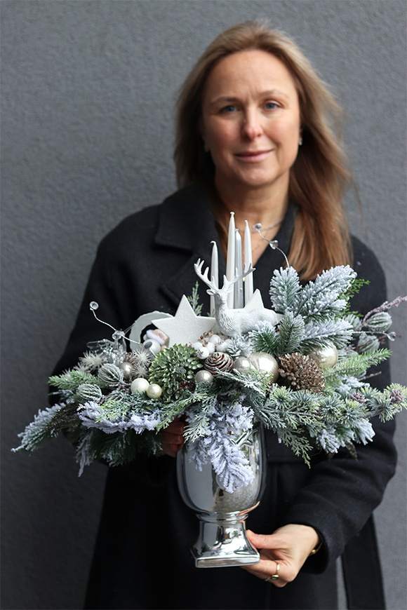 Melinia, adwentowy stroik z reniferem w pucharze