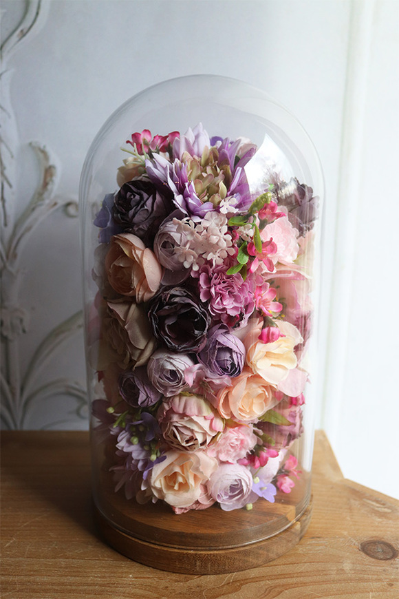 Kwiatovy, kompozycja kwiatowa pod szklanym kloszem, wys.27cm