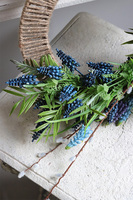 Szafirkowo, wiosenny wianek dekoracyjny z ptaszkiem