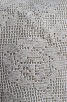 Village Cream, poszewka na poduszkę z koronką