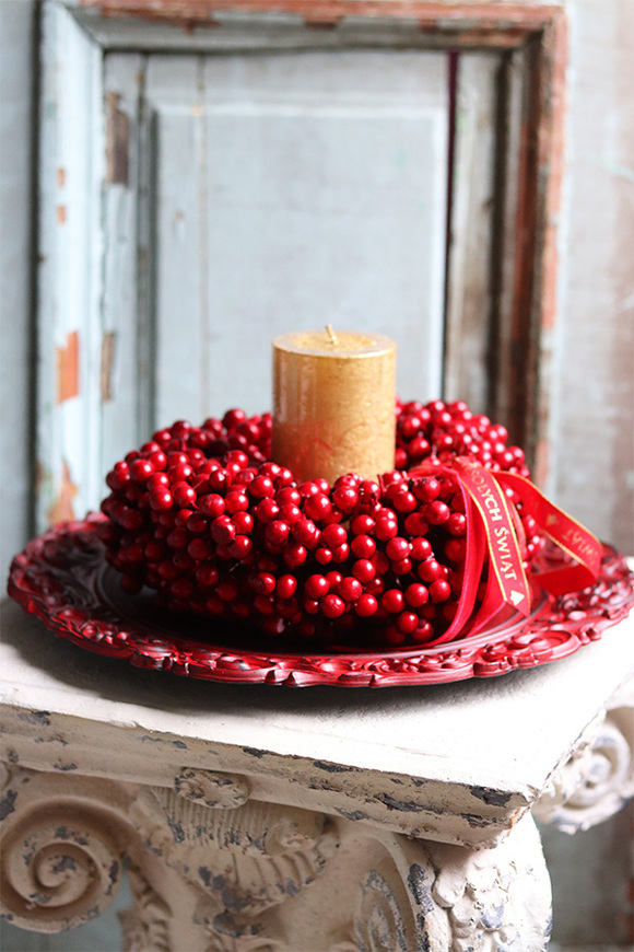 elegancki świąteczny stroik, Czerwień Ognista, na czerwonym talerzu, śr.35cm