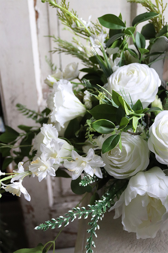 Nestino, bukiet nagrobny z białych kwiatów, wys.60cm