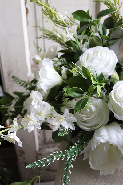 Nestino, bukiet nagrobny z białych kwiatów, wys.60cm