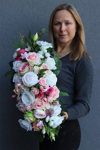 Carmen Black, kompozycja kwiatowa w podłużnej donicy, dł.55cm