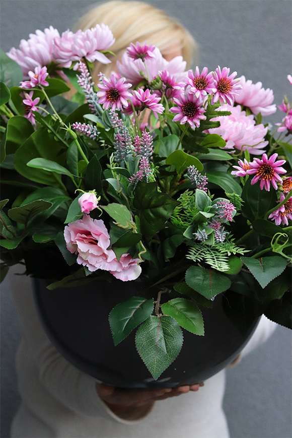 Nerute, kompozycja nagrobna w misie