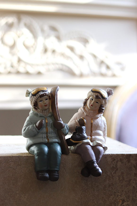 Dzieci Na Nartach B, lalka świąteczna figurka, chłopiec i dziewczynka