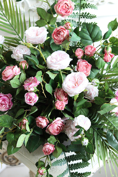 Różowy Dzień Rustic, kompozycja kwiatowa w donicy z teksturą