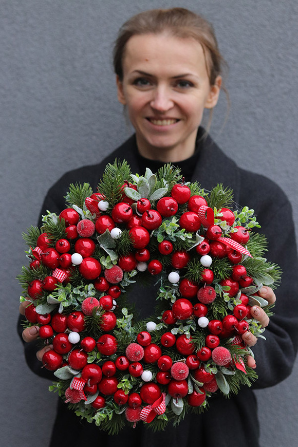 Red Berry Winter, świąteczny wianek z owocami